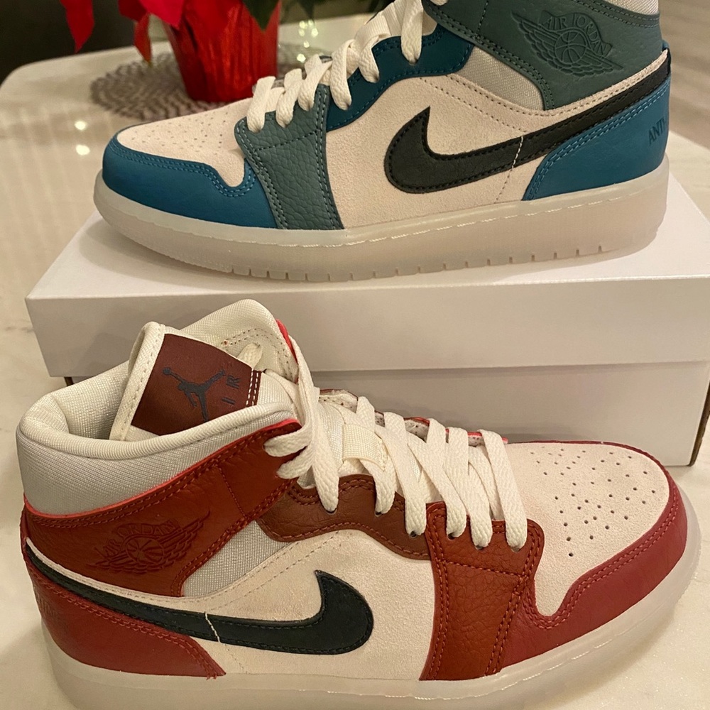 Air Jordan 1 MID brand new in box authentic - hard find - unisex